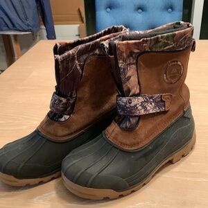 Ozark Trail Men’s Duck Boots good condition, some wear. Size 5.